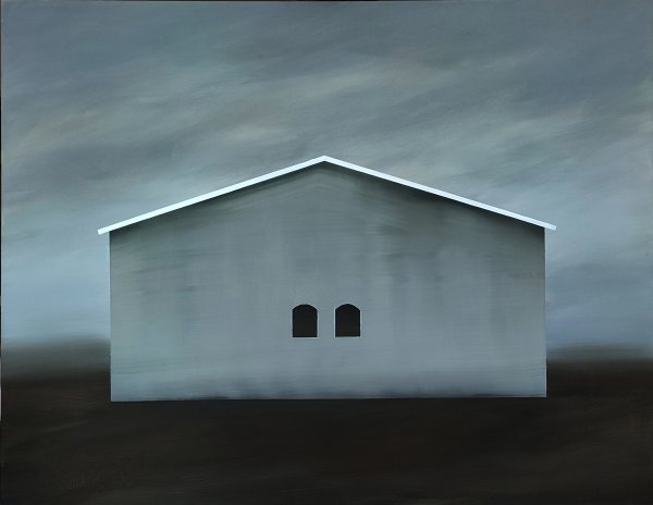 Budynek z białym dachem