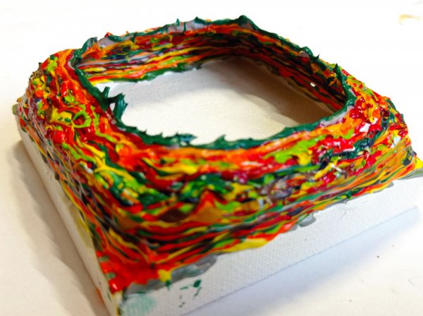 Biały kwadrat na kolorowym tle